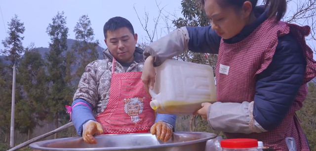 斗鱼最牛的year:超小厨推出新年美食特辑,全程放松年味十足