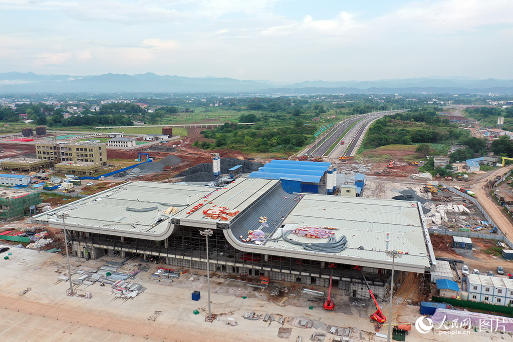 江西瑞金:机场建设忙