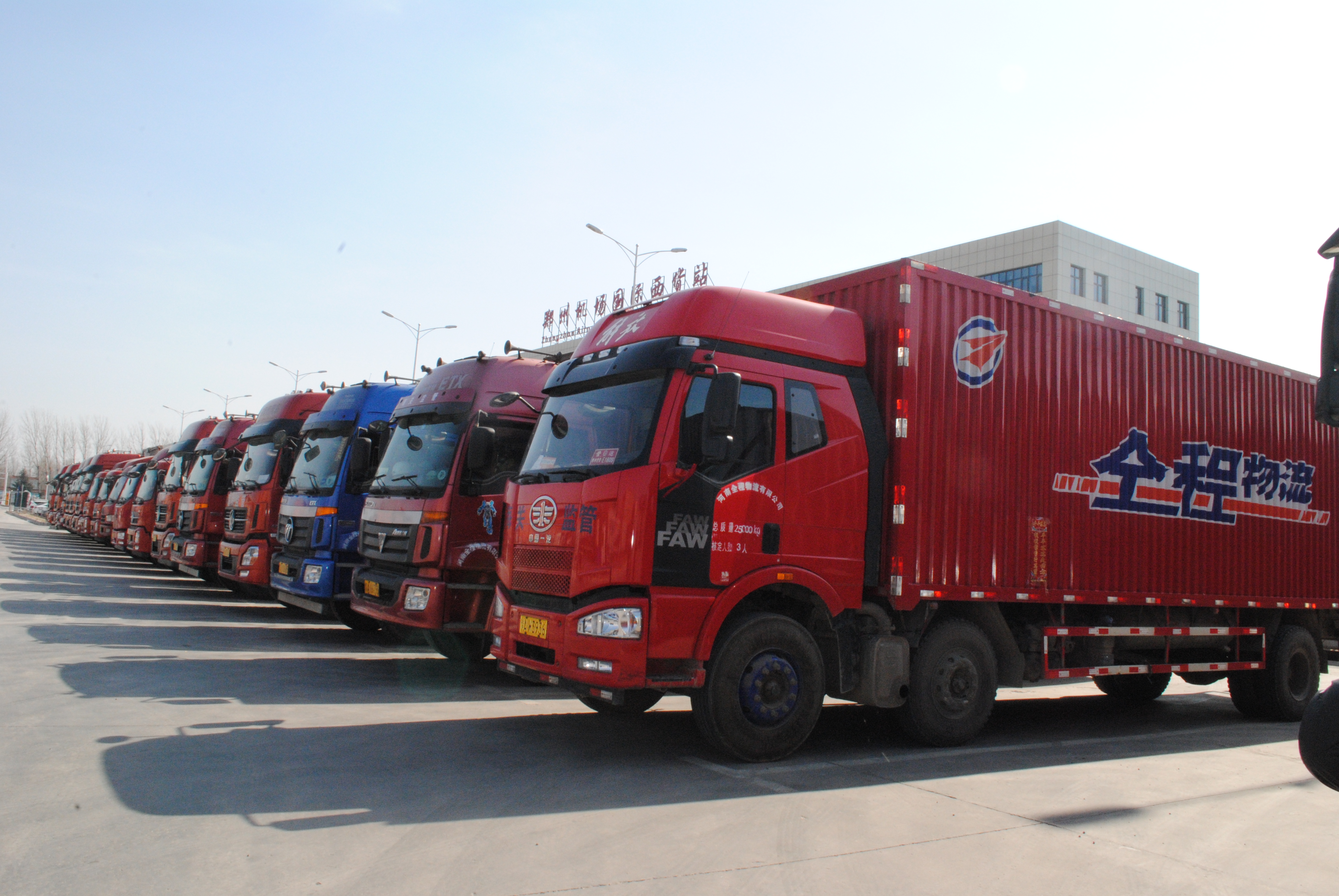 停车休息难,证照办理不便捷……货车司机的烦心事有了解决办法