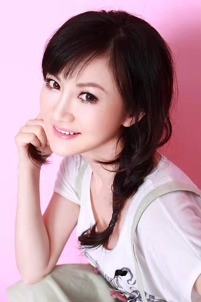 击浪潮声里!演员李嘉一创作古典诗词,咏唱广州龙舟景