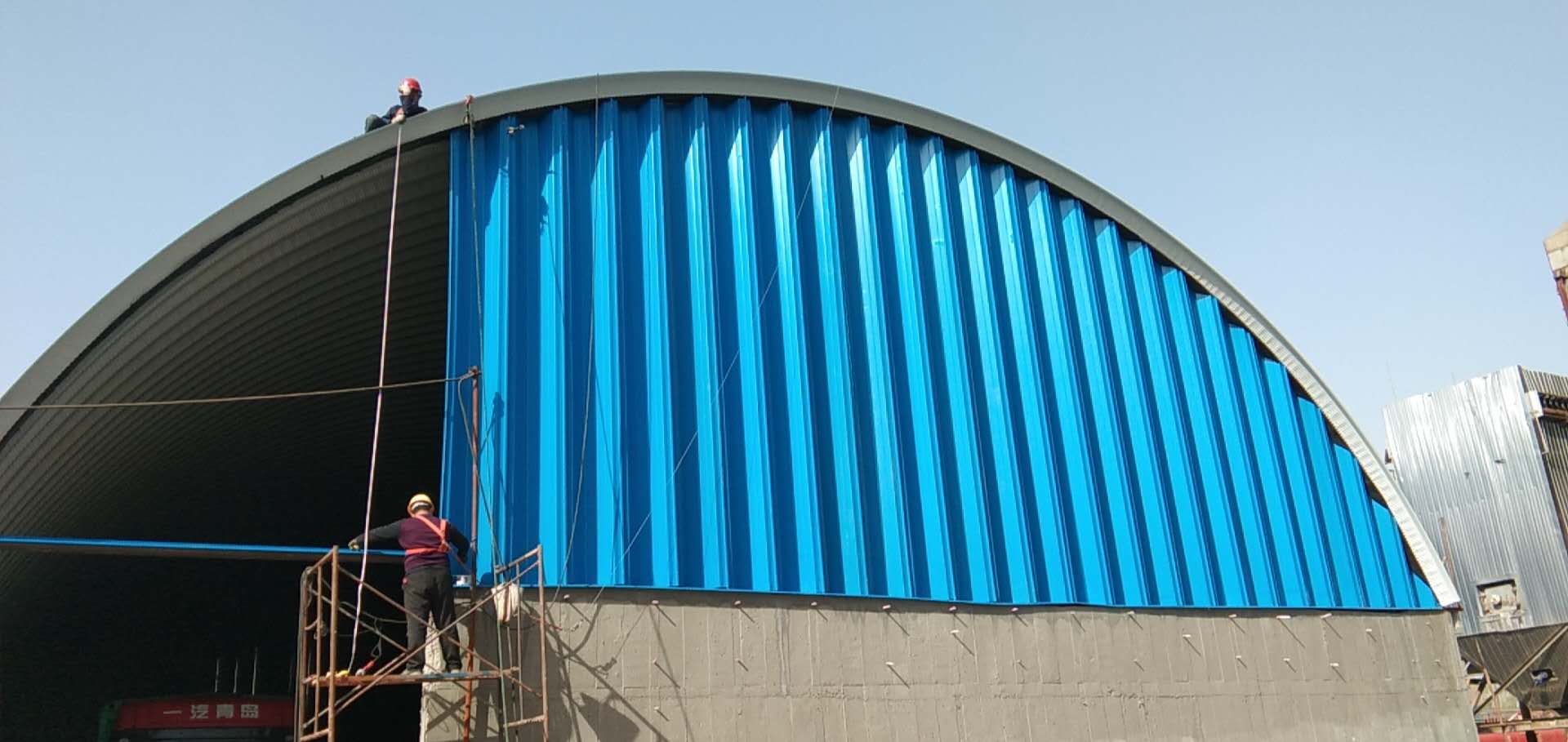 彩钢拱形棚有哪些特性呢?——金桥拱形屋顶