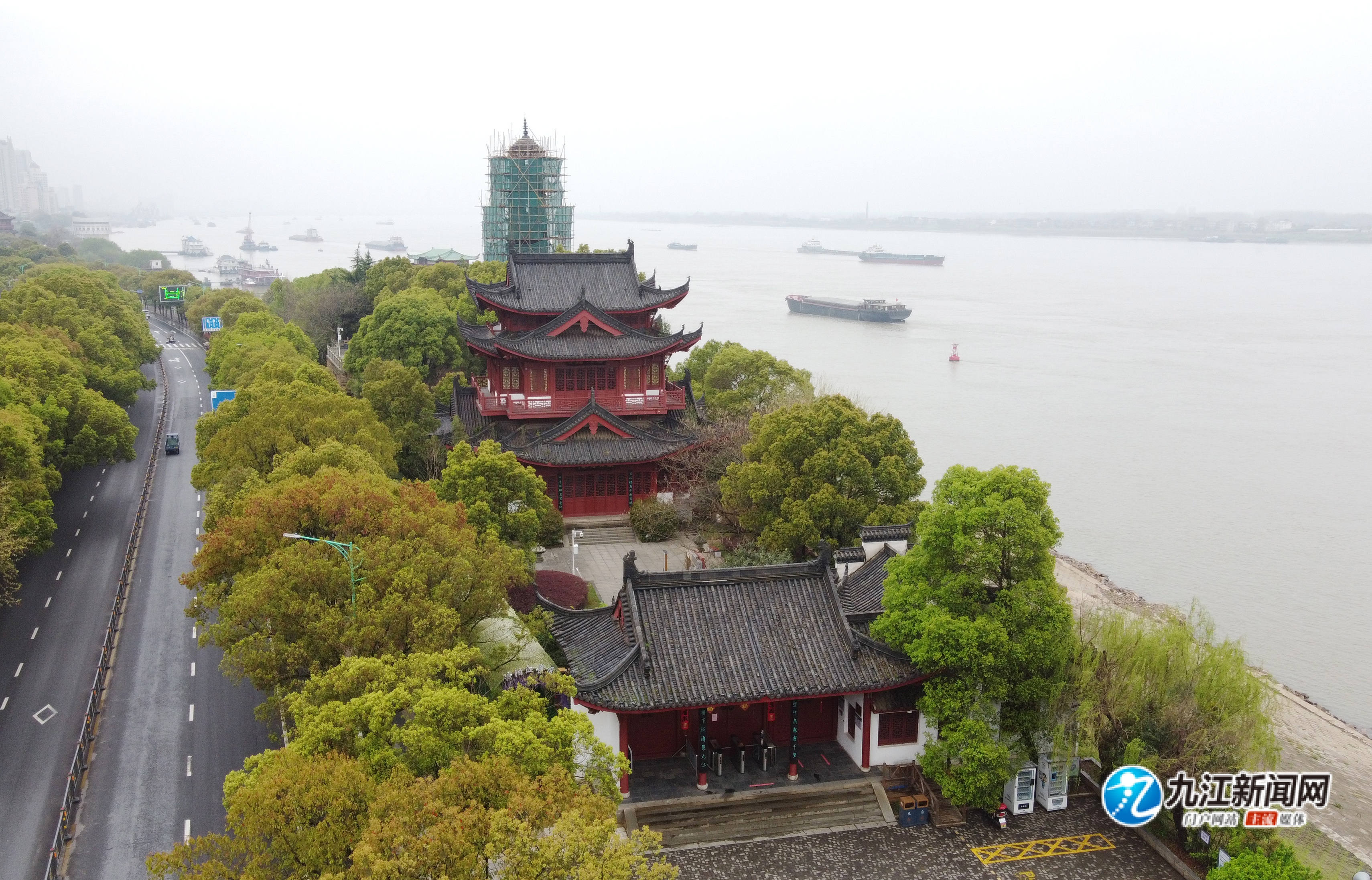 暂停开放!锁江楼景区正进行维修施工