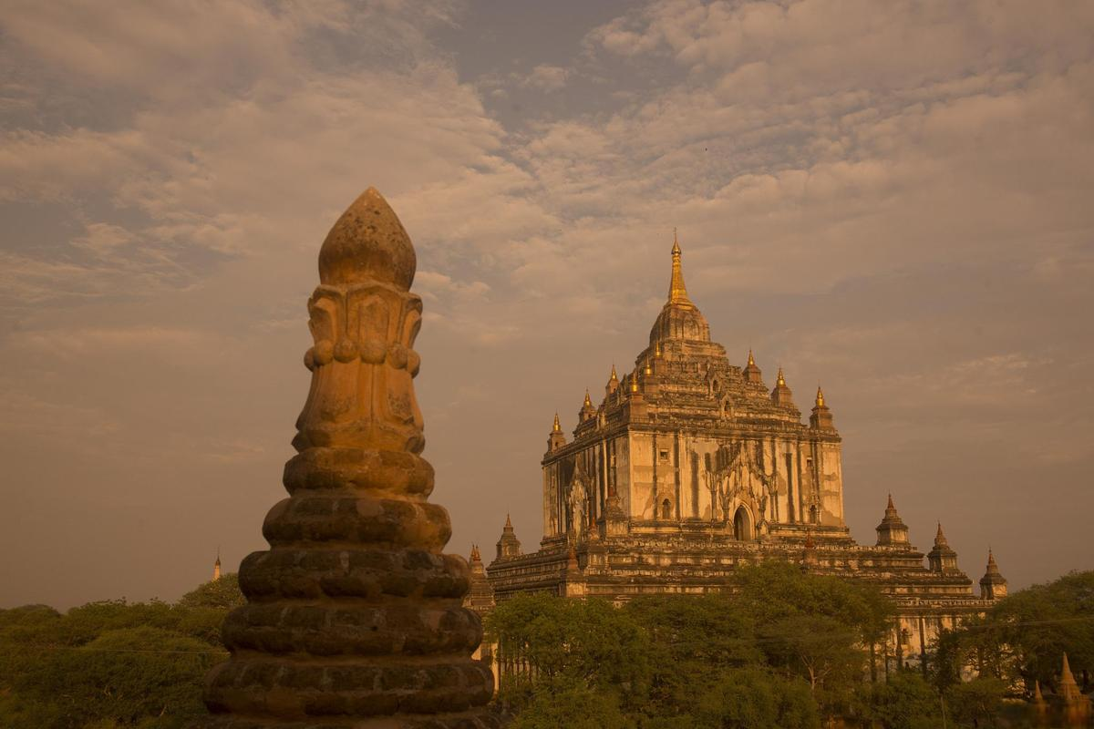 缅甸古建筑的新生:传统与现代的交响曲