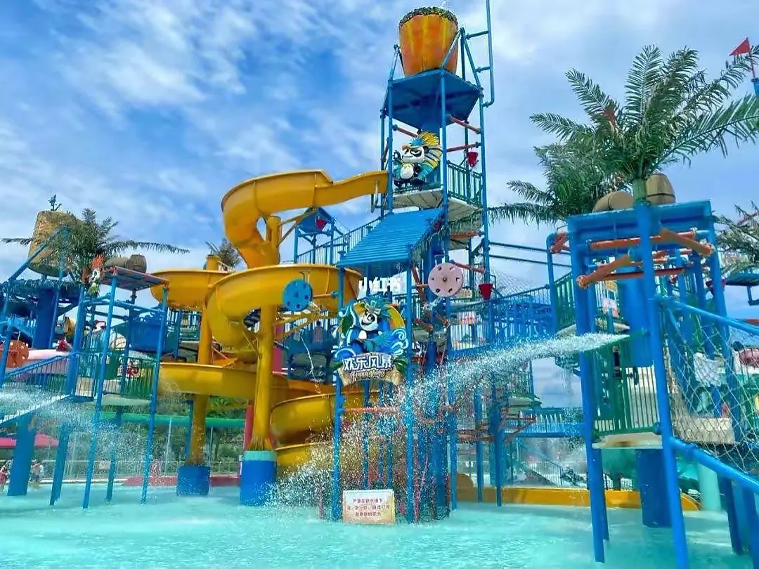 你敢挑战安吉欢乐风暴水上乐园最高滑道吗?