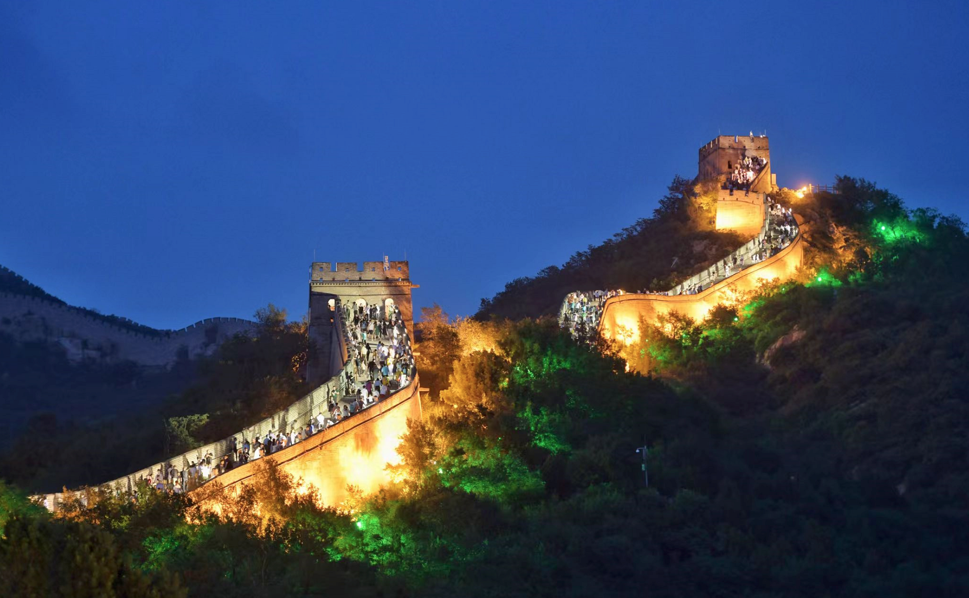 八一到十一,现役军人有机会免费游览八达岭夜长城!