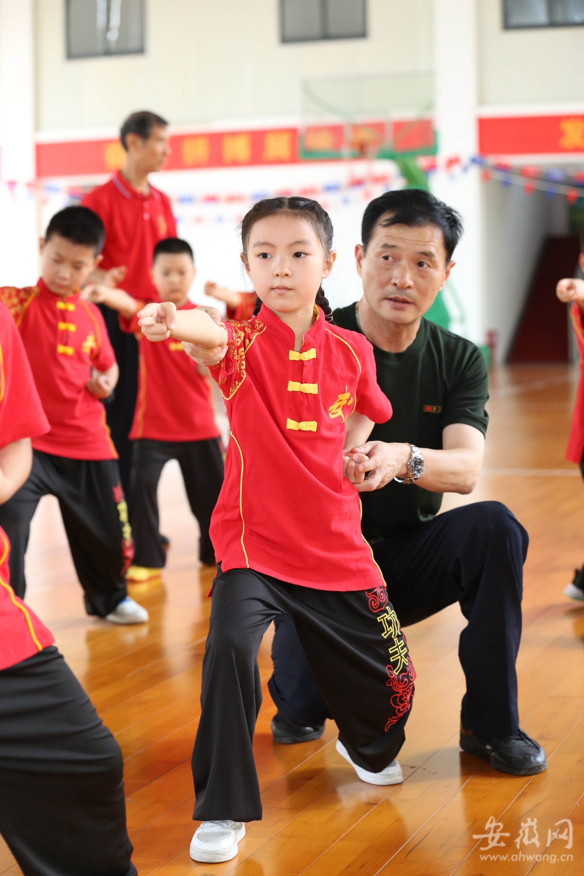 安心托管过暑假 合肥市公安局武术兴趣班120名小学员顺利结业