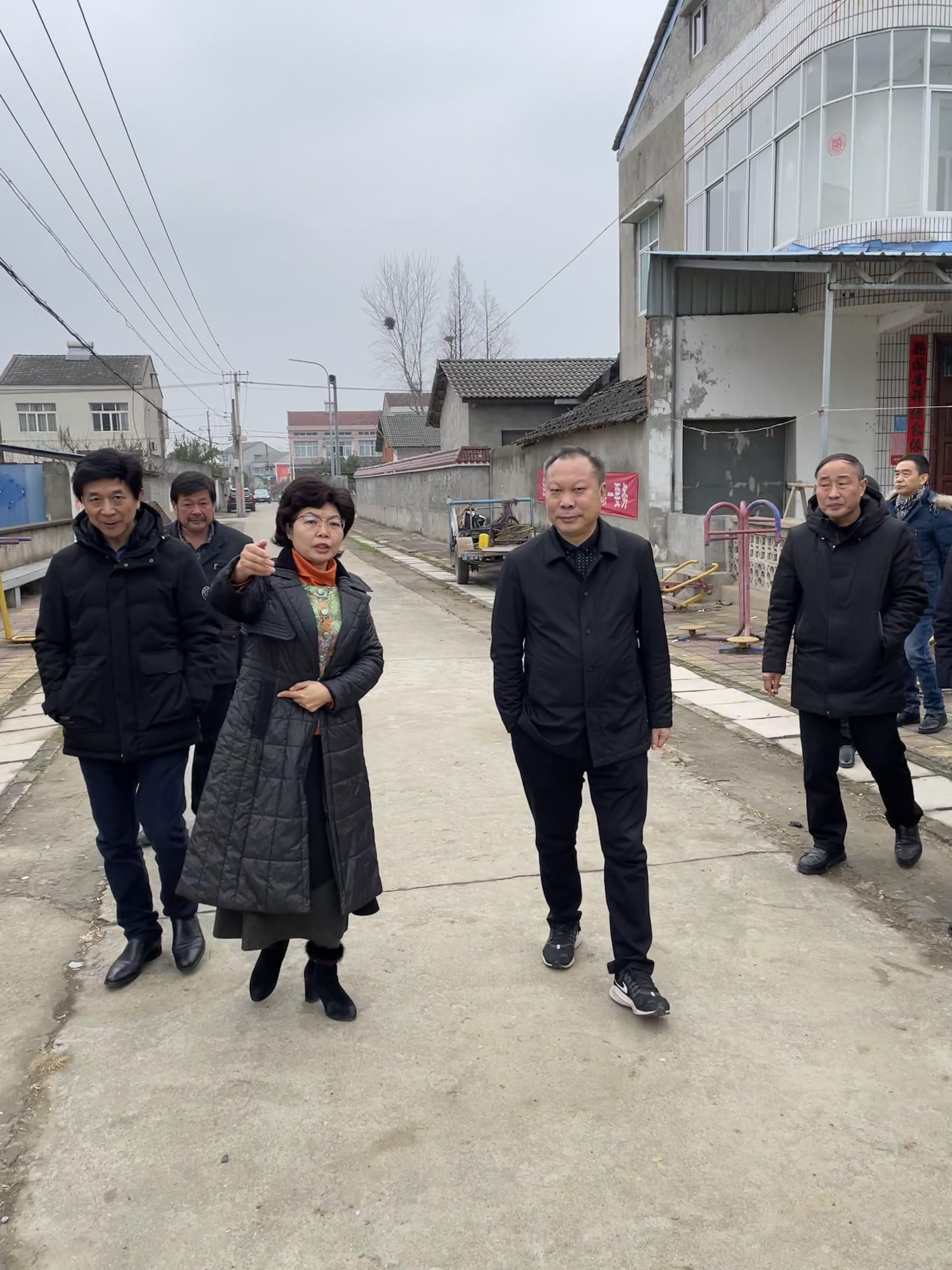 省厅调研组赴潜江市熊口农场调研