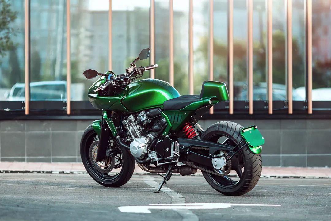 老车复活|仿生学式改装,"大黄蜂"蜕变成"大蚂蚱"!