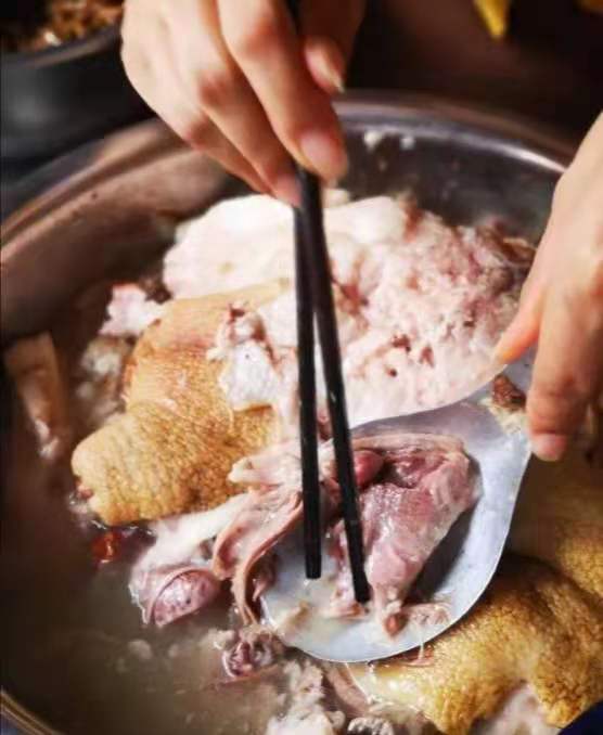 巍山扒肉餌絲:吃完還想再來一碗