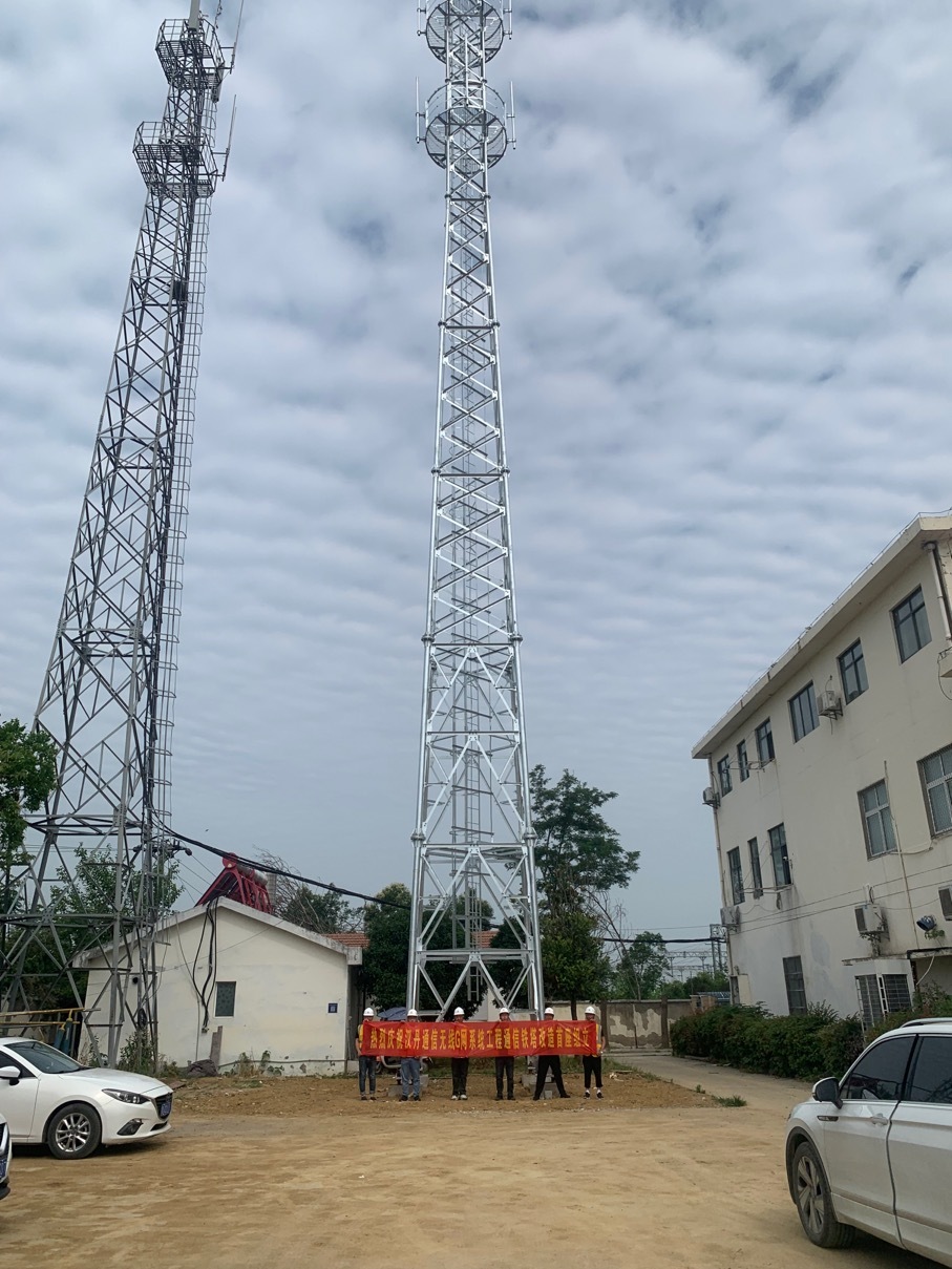 汉丹铁路g网首座通信无线铁塔组立成功