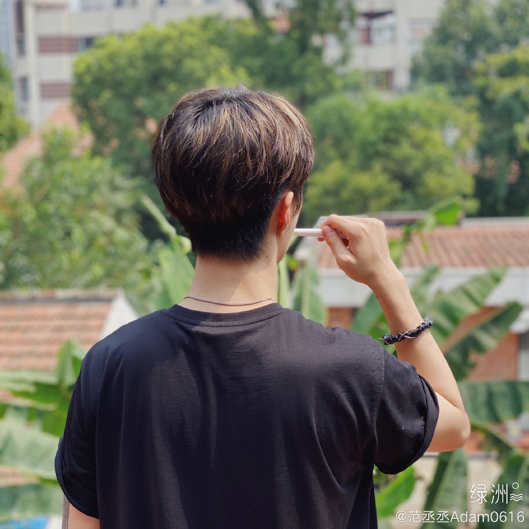 男友代入感满分的刷牙背影来了 丞丞绿洲更新背影21