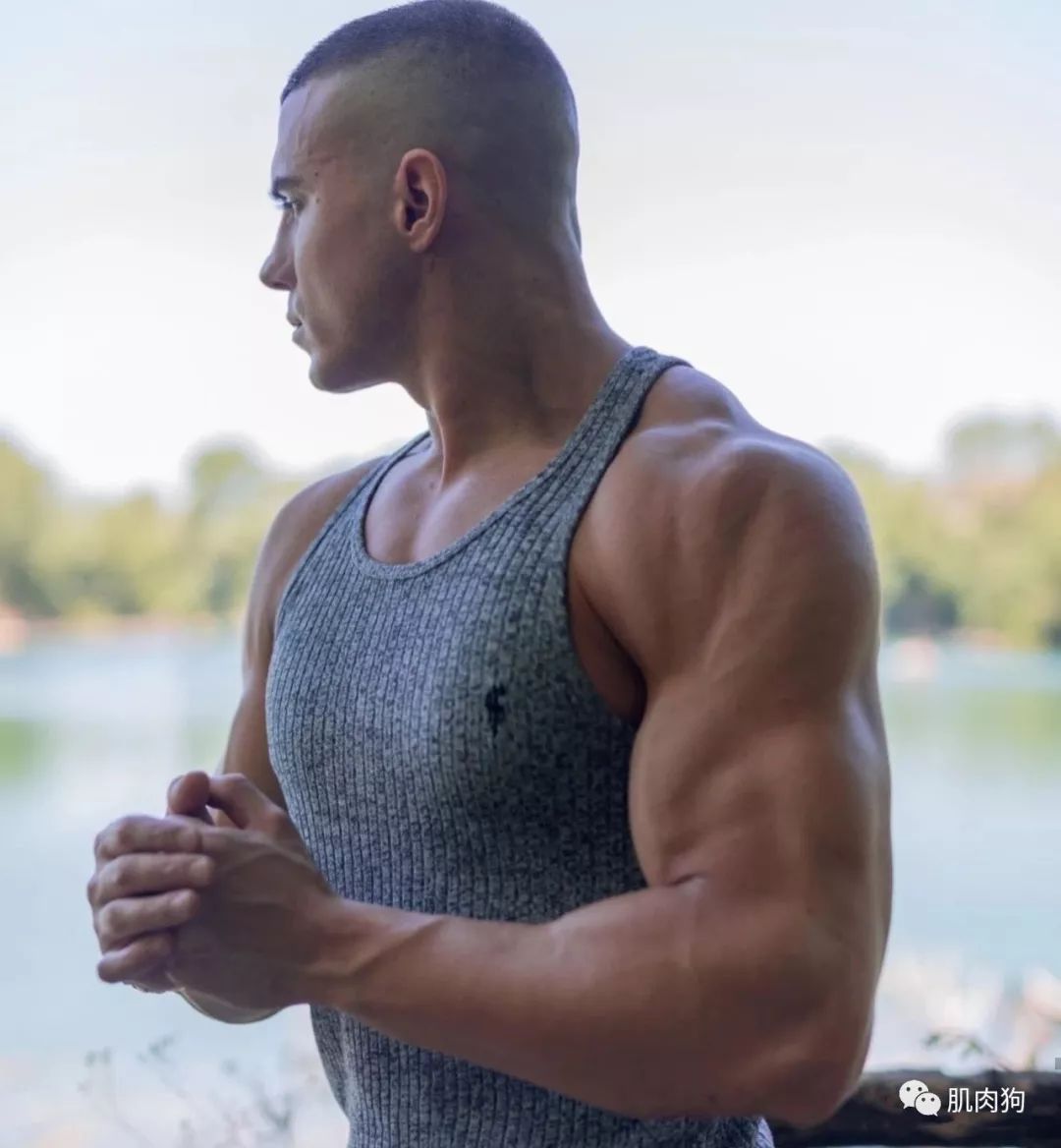 寸头 肌肉,这样的男人帅气十足
