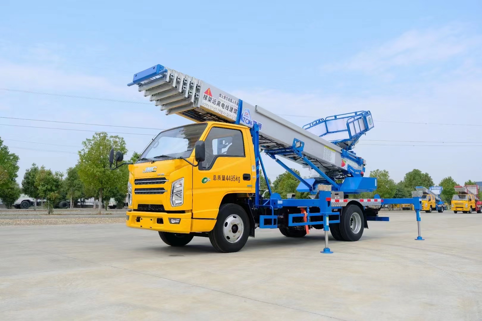 湖北程力36米云梯车(搬家作业车)配置参数图片