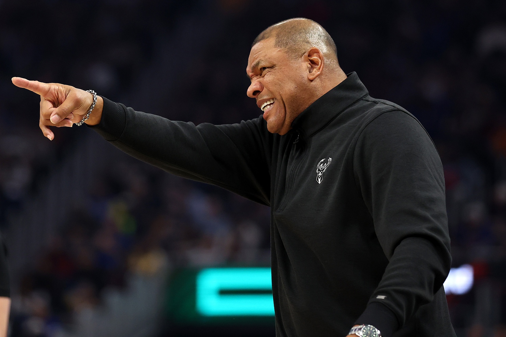 媒体人:就奇了怪了 里弗斯有啥魔法能让老板相信他是好教练?