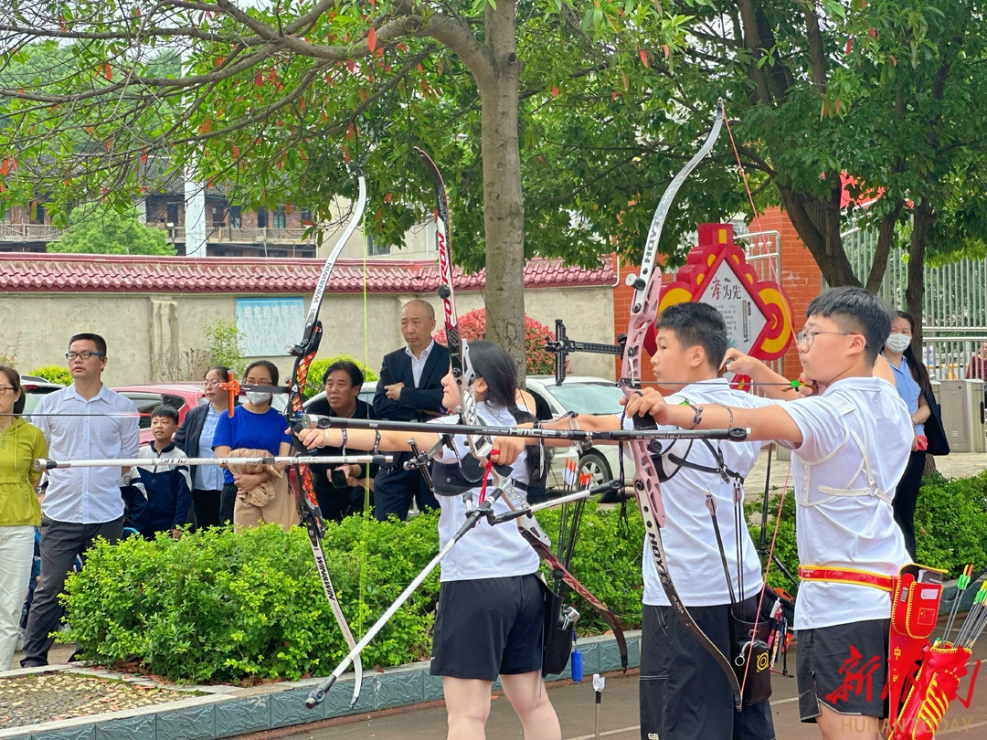 安化县梅城镇完小:世界冠军进校园 魅力少年共成长