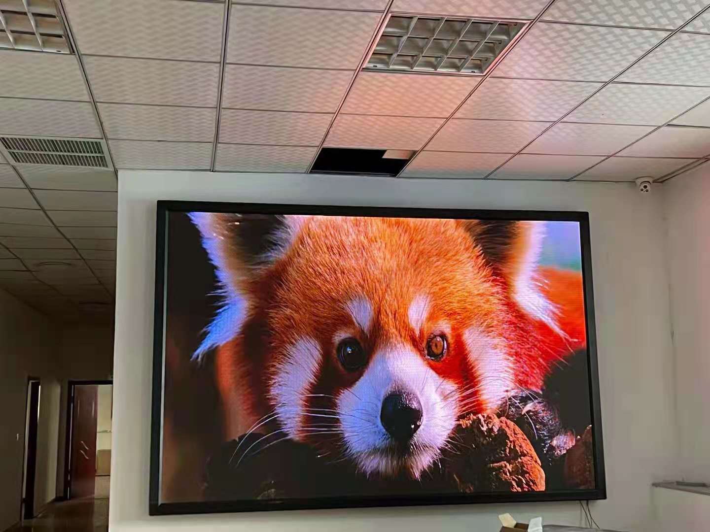 室内p2.5全彩led电子屏一平方米的耗电量是多少