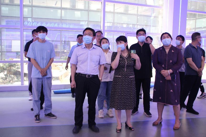 焦作市中站区委书记董红倜调研智慧城市运营中心和民呼必应调度中心