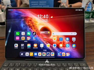 荣耀MagicPad 3 Pro真机首次亮相！用上165Hz OLED屏