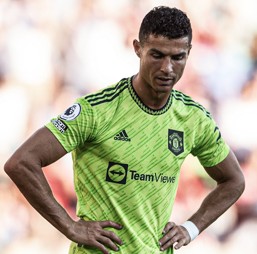 矛盾爆发!曼联主帅不满c罗,唯一解决办法:击败利物浦