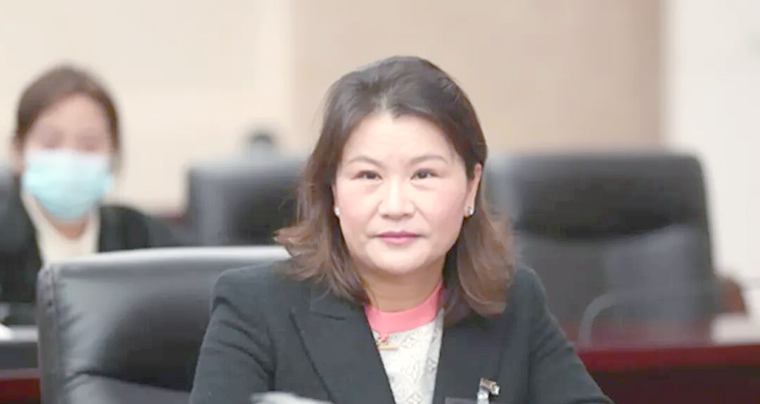 蓝思科技的机遇与挑战:周群飞的传奇之路与新战略布局