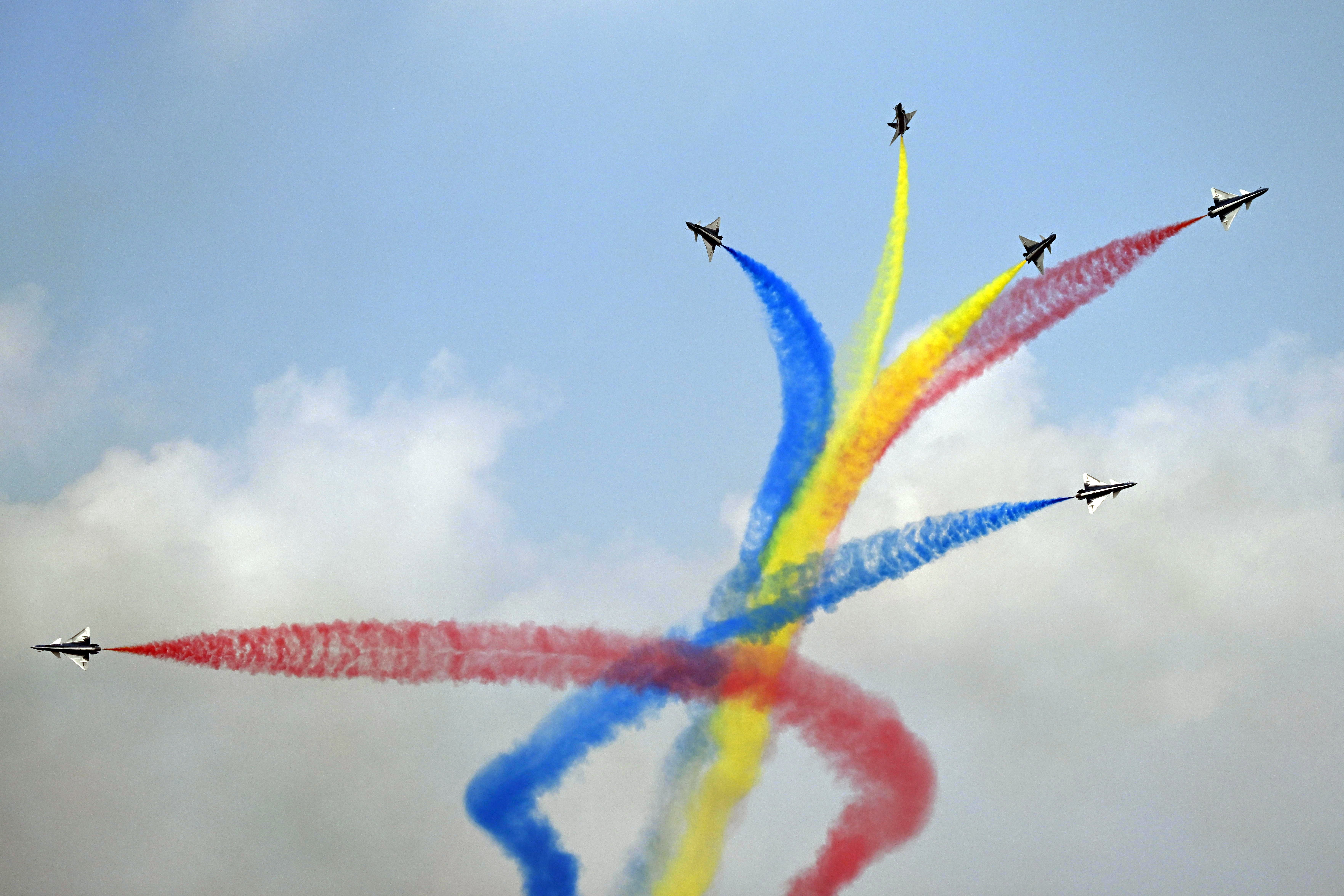 (图文互动)空军八一飞行表演队换装歼-10c后国内首次公开亮相