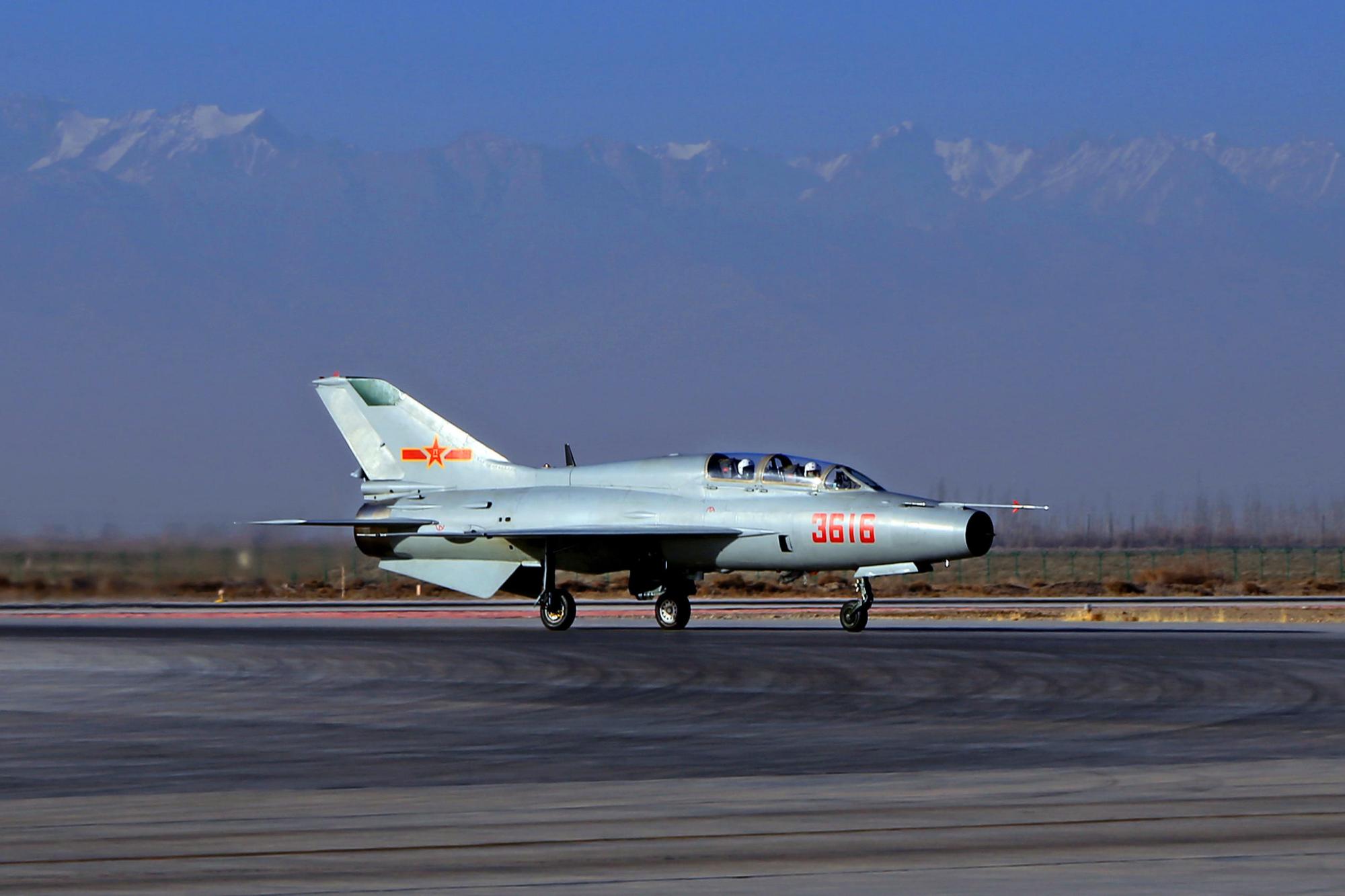 诗说国产教练机之——歼教-7