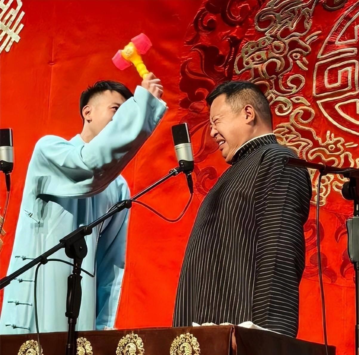 德云社阎鹤祥抵达北美,落地后报平安,跨年等不到郭麒麟了