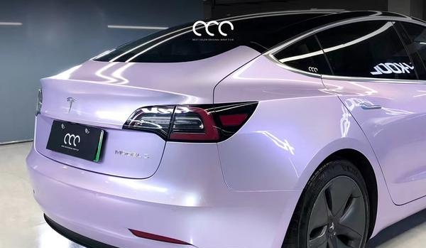 特斯拉model 3漫彩改色膜渐变亮面银幻紫,光泽感爆棚