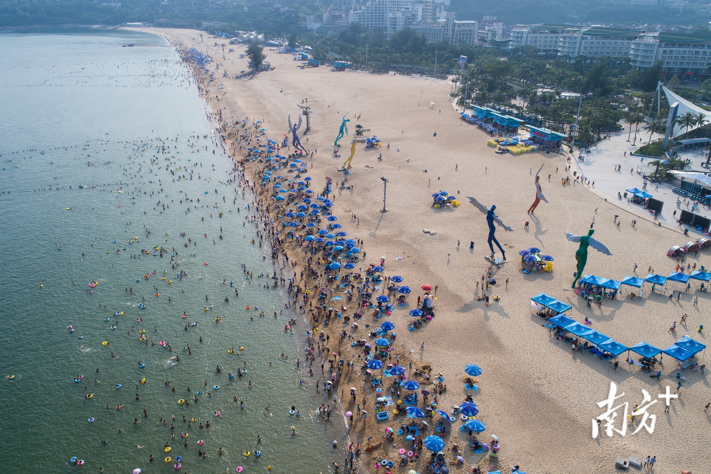 深圳市民盼建人工沙滩:碧海映金沙,可以浪一夏