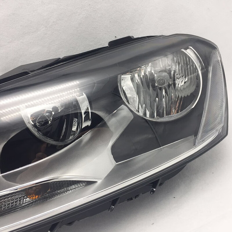 12年迈腾豪华大灯是什么型号的