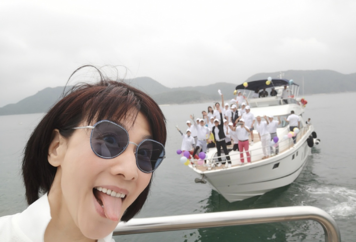 "港女"典范林漪娸,婚姻遇危机主动出击,恩爱20余年享二人世界