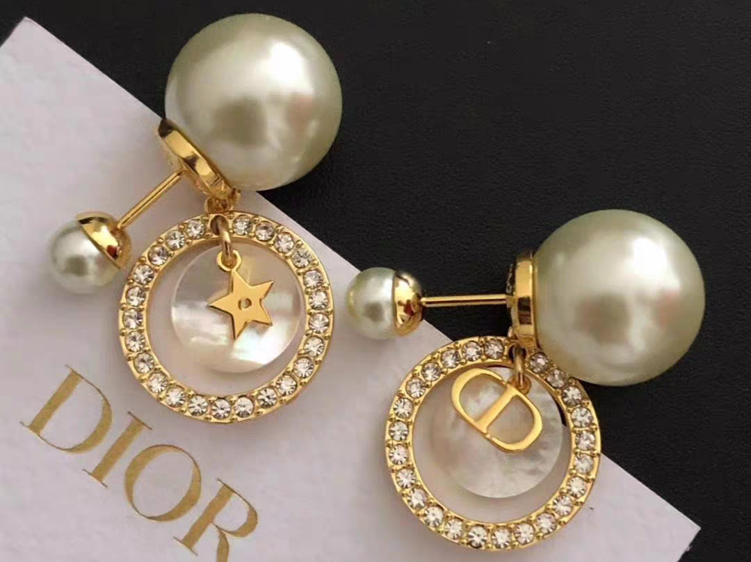 闺蜜送的dior耳环,让我太爱了