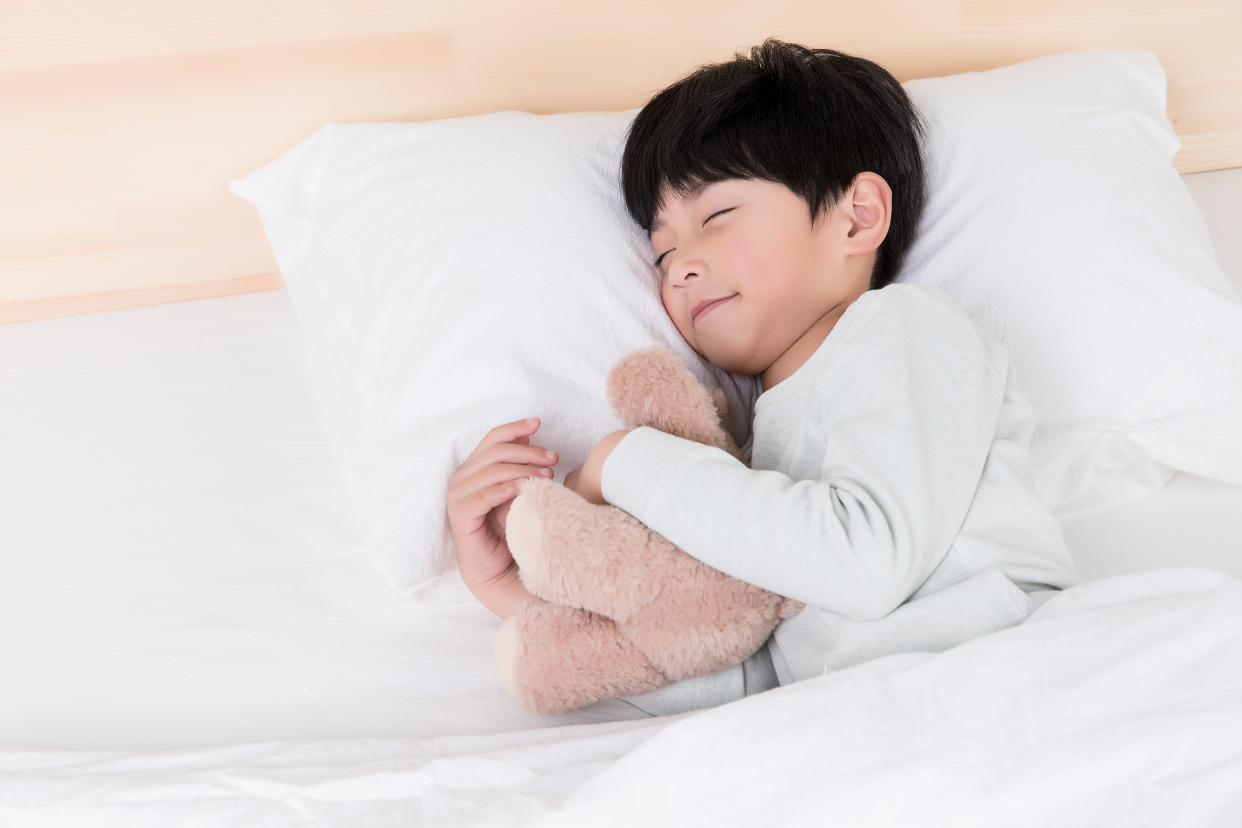 孩子熟睡后做出两个举动,说明其大脑发育快,智商往往比较高