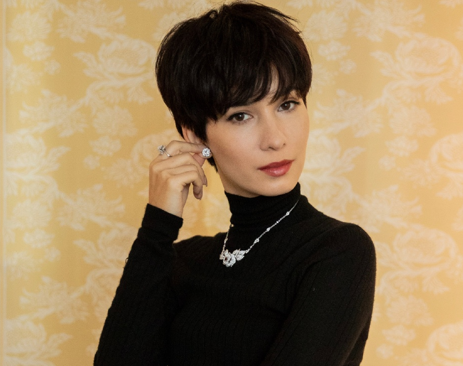 韩庚夫妻合体亮相,两人十指相扣大秀恩爱,卢靖姗短发造型引争议