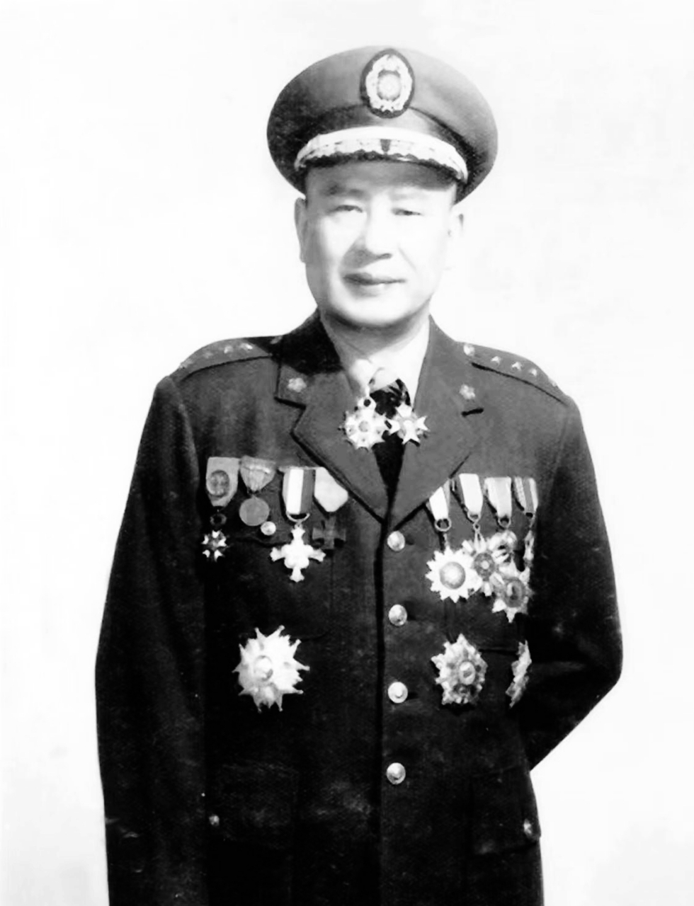 白崇禧这才清醒过来,发现身边多了很多"陌生人".