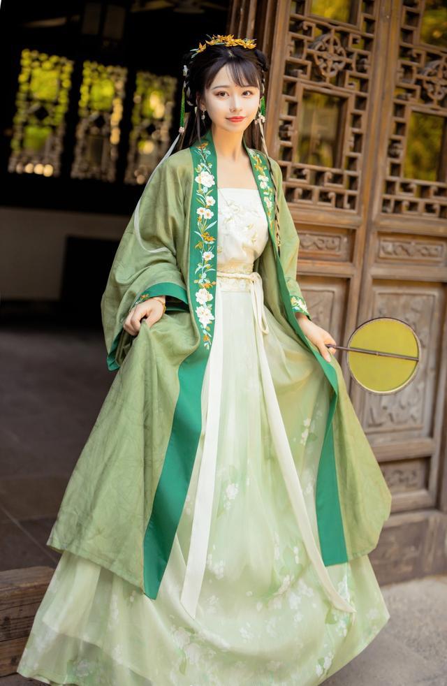 甜宠文:一朝重生成古代米虫,霸总大手一挥都没问题,宠溺无下限