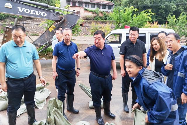 连树斌到石城镇检查指导防汛救灾工作