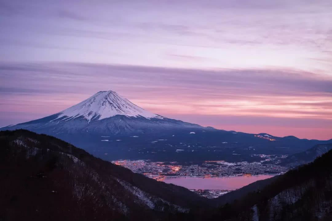 日本富士山海拔多少米?