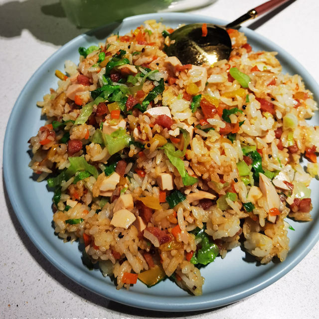 用烤海鸭蛋做的什锦炒饭,你没试过吧?味道超赞!