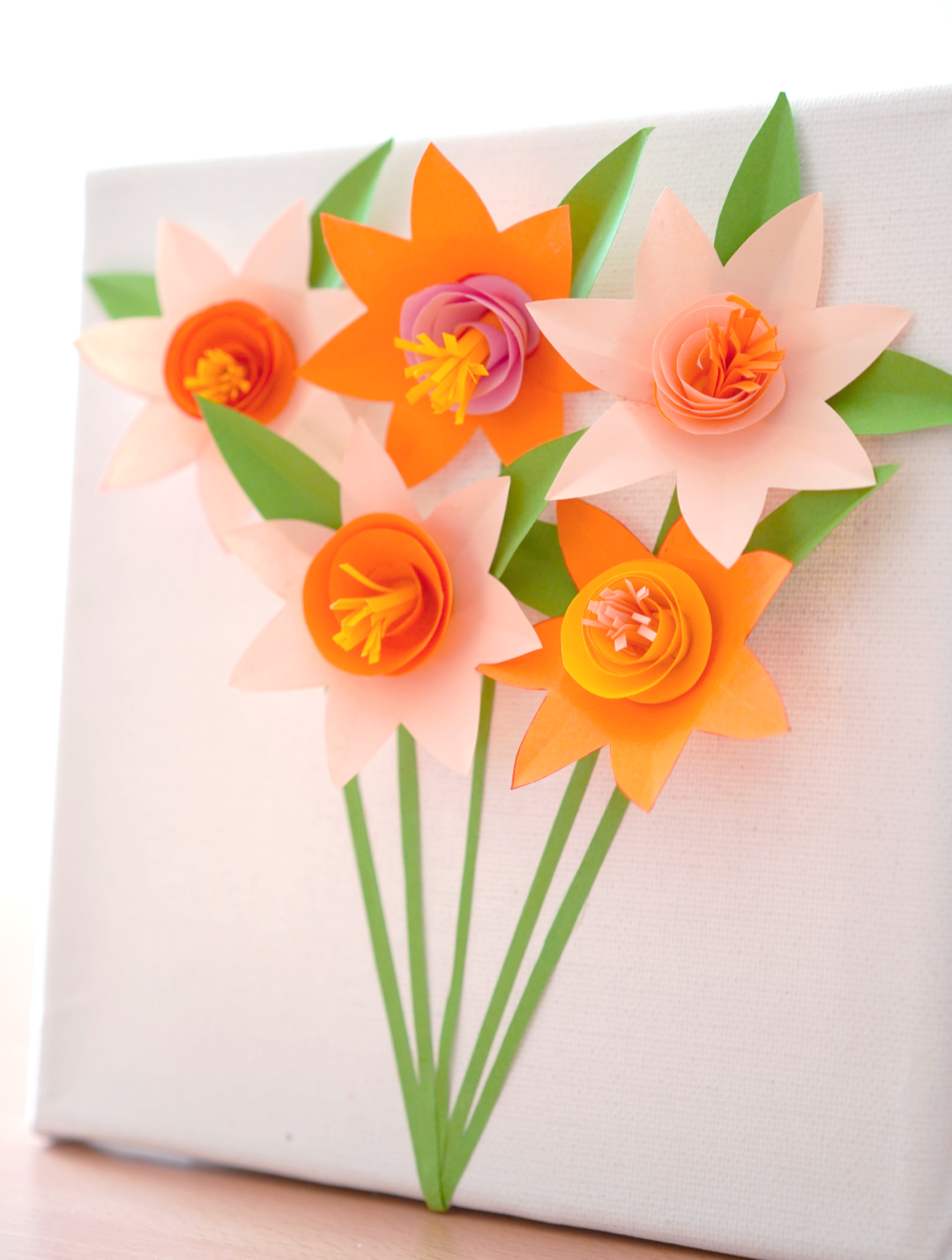 如何用彩色卡纸制作装饰画:简单步骤解析