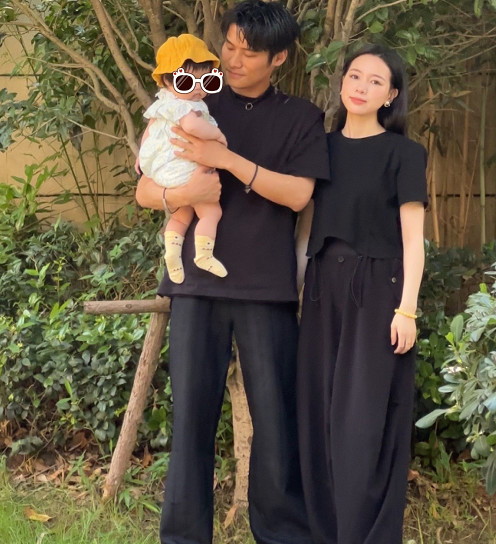 大杨嫂王嘉尔亲密合影,被吐槽不检点,大杨哥一举动暗示内心独白