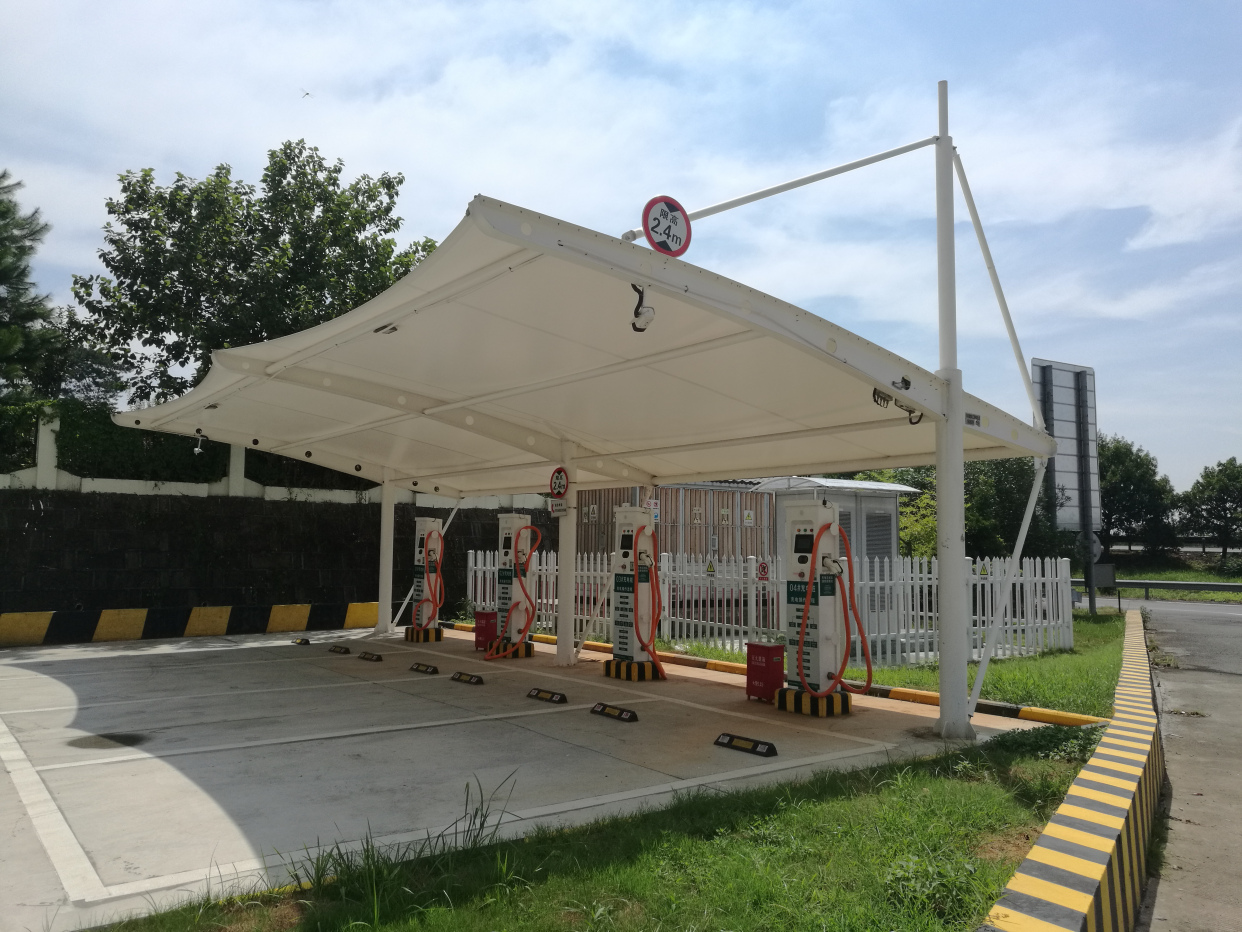 露天停车场夏天汽车遮阳棚挡雨膜结构车棚材料及定制价格