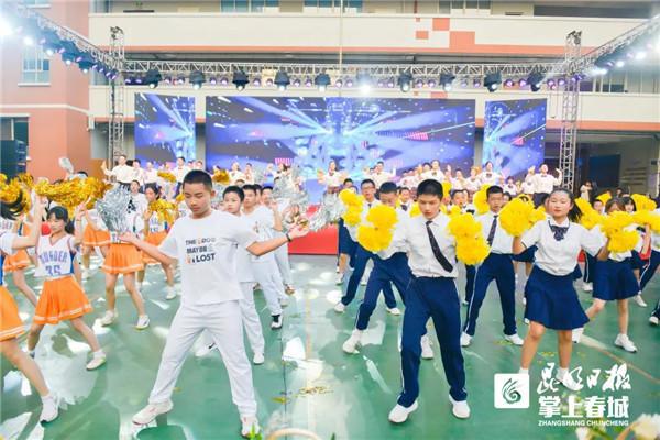 昆明市第二中学举办第三十三届"聂耳之声"校园文化艺术节