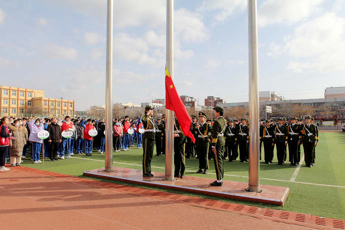 东营区三中举行新学期第一次升旗仪式