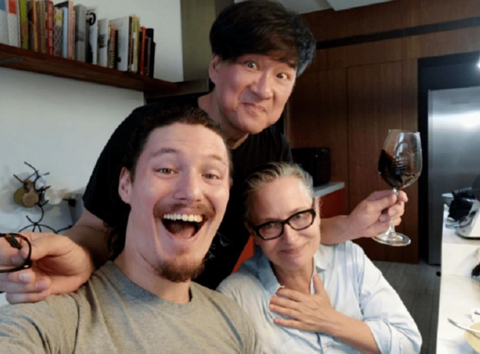 周华健一家旅游妻子白发老成奶奶男神62岁依旧帅气