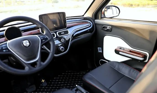 盛昊新推出四轮电动车,空间宽敞,续航150公里,适合老年人代步