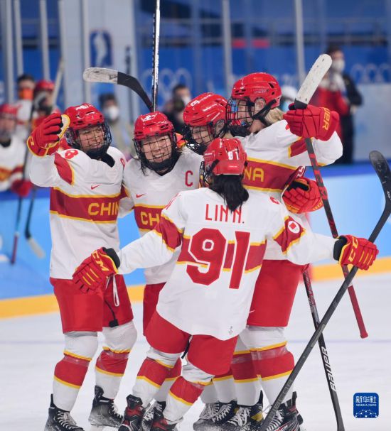 冰球女子小组赛:中国队战胜丹麦队