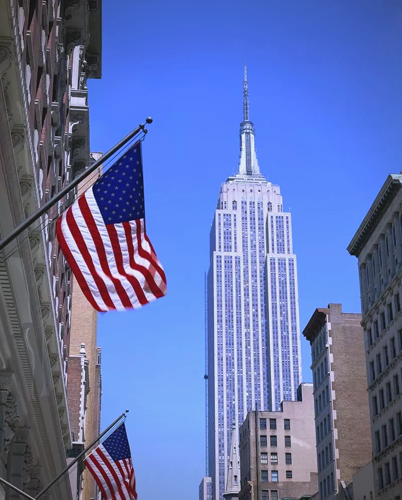 纽约帝国大厦:多功能的超高层写字楼与旅游景点