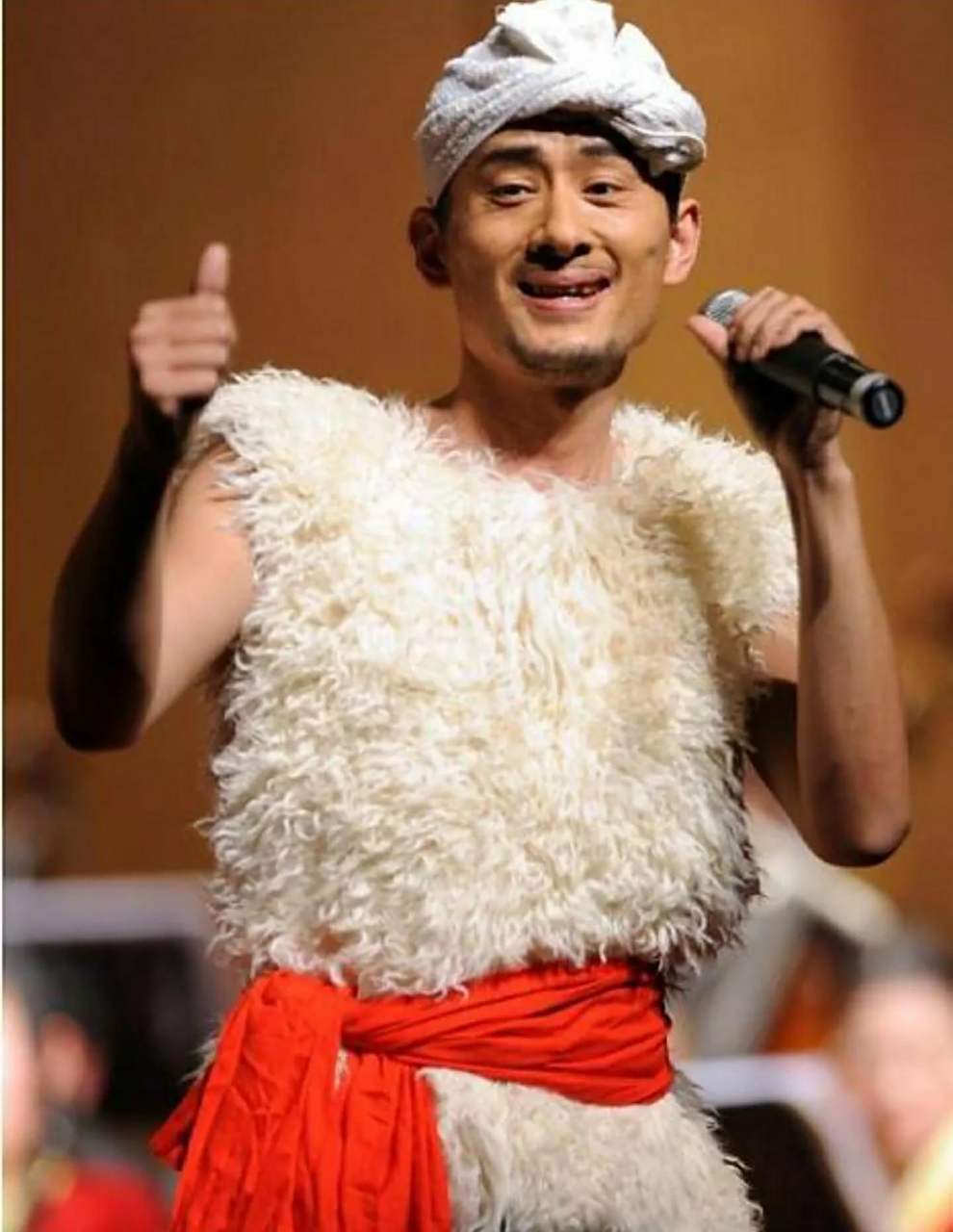 阿宝~出生于1969年2月27日山西省大同市南郊区~中国内地男歌手; 2004