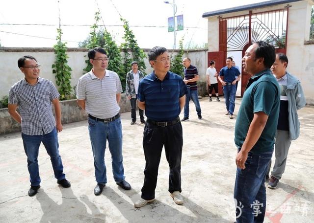 陈尤智率队到田坝乡督战人居环境工作